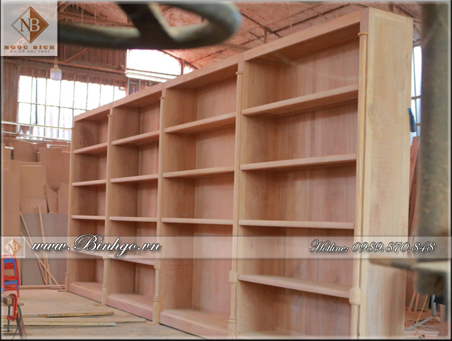Mẫu Tủ sách gỗ Gõ Đỏ được sản xuất theo đơn hàng thiết kế tại xưởng sản xuất của Mr. Bình ( Bình Gỗ ) Công ty TNHH Hồng Ngọc Bích. 