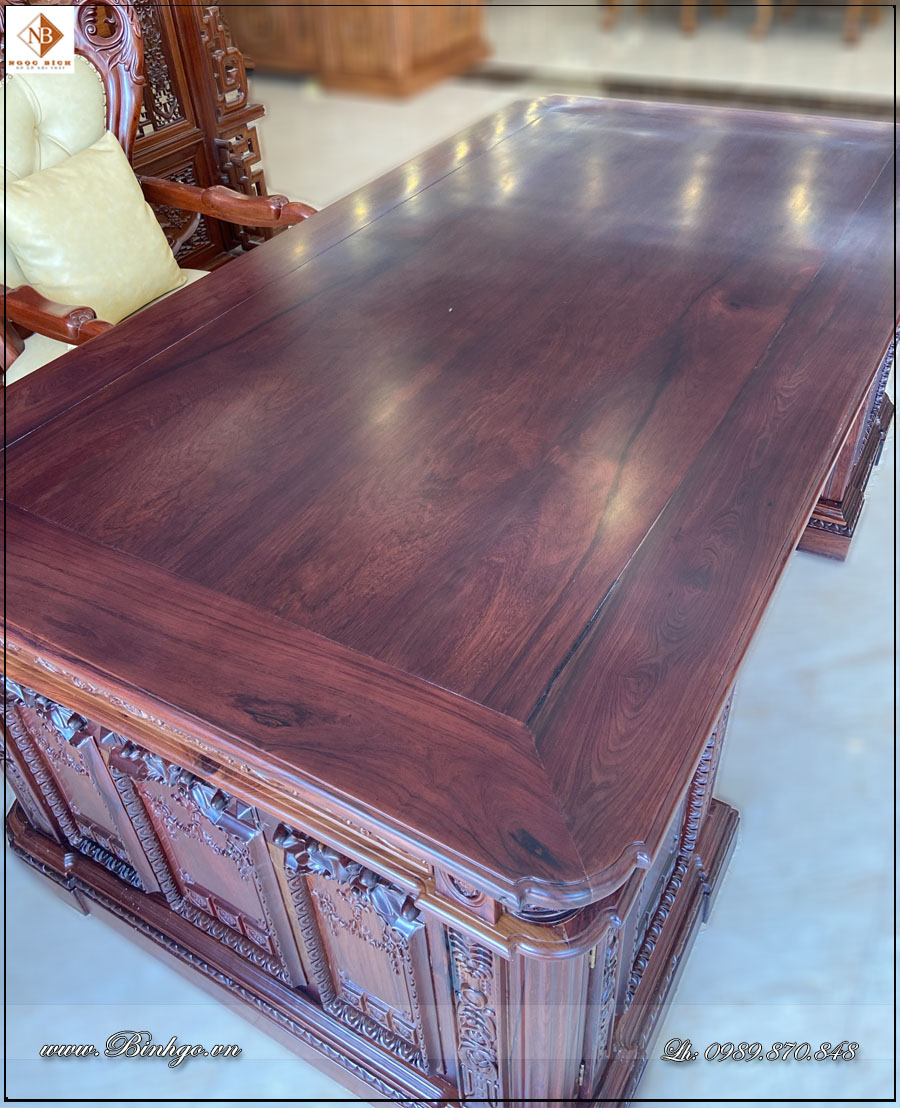 Mặt bàn làm việc Gỗ Cẩm Lai - Mẫu bàn Tổng thống mỹ 2021. Với chất liệu gỗ Cẩm, vân siêu đẹp và siêu vip. Thực sự là ông vua của các loại bàn