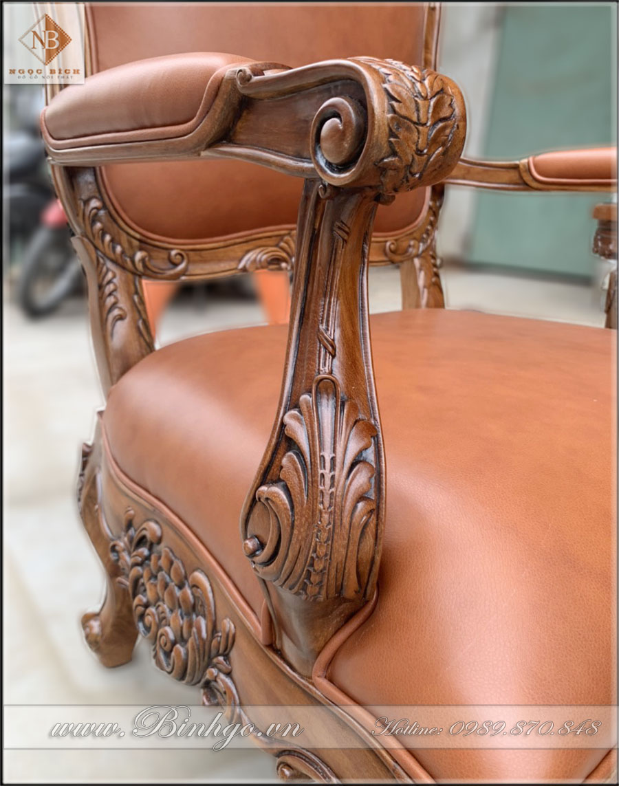 Họa tiết của ghế đơn, trong bộ Sofa Tân Cổ Điển kiểu Italy. Được đục hoàn toàn bằng tay và hoàn thiện theo chuẩn style Châu Âu. 