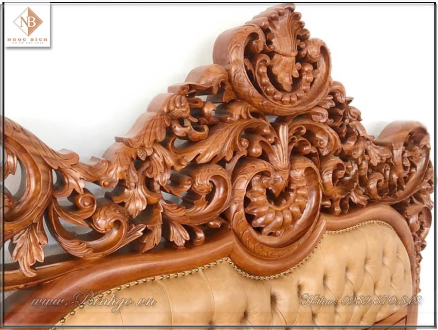 Phần họa tiết hoa lá tây đầu giường tân cổ điển. Các chi tiết được tạo hình rất cầu kỳ và tinh xảo. Các chi tiết đều được làm thủ công bằng tay. 