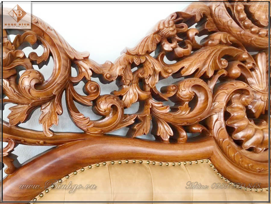 Phần họa tiết hoa lá tây đầu giường tân cổ điển. Các chi tiết được tạo hình rất cầu kỳ và tinh xảo. Các chi tiết đều được làm thủ công bằng tay. 