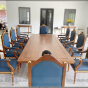 Combo bàn ghế họp phòng chủ tịch gỗ tự nhiên. Bàn làm việc mẫu Putin có kích thước: D340xR120xC75cm. Với 10 ghế thành việc