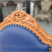Họa tiết phần đỉnh ghế Putin, được được rất tinh xảo bằng tay, bởi các nghệ nhân của làng nghề nổi tiếng tại Đồng Kỵ, Từ Sơn, Băc Ninh