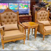 Bộ 2 sofa uống trà phòng khách. Được làm bằng chất liệu gỗ Gõ Đỏ và Bộc Da Bò. Hình ảnh sản phẩm được đặt tại nhà khách hàng ở Hà Nội