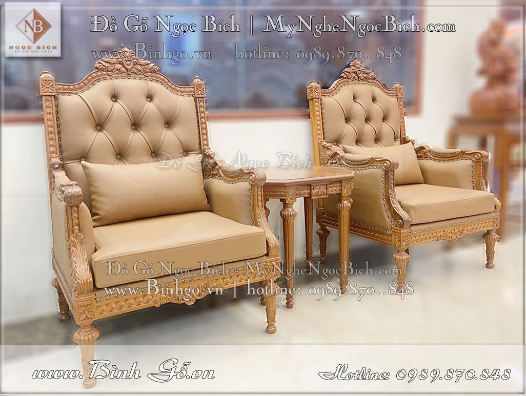 Bộ bàn ghế uống trà được thiết kế theo phong cách tân cổ điển Châu Âu với những họa tiết hoa lá tây đục chạm hết sức công phu và tỷ mỷ