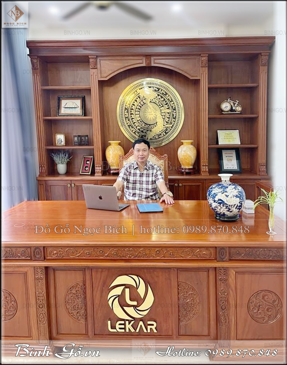Bàn làm việc của Giám Đốc khắc logo riêng - Logo của doanh nghiệp tại Hà Nội. Được dát vàng 18k