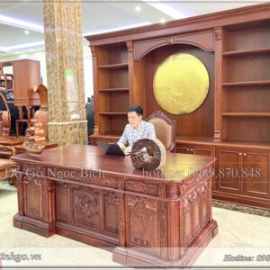 Combo bàn ghế làm việc phòng chủ tịch sơn màu Gỗ Cẩm Lai. Combo gồm: Tủ tài liệu + Bàn làm việc + Ghế làm việc mẫu Ghế Putin.