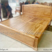 Giường ngủ hiện đại gỗ Gõ Đỏ kích thước: R200xR220cm. Được làm hoàn toàn theo phương pháp truyền thống của làng nghề Đồ Gỗ Đồng Kỵ