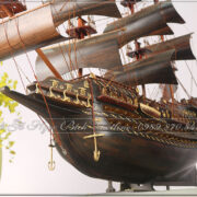 Chi tiết phần đầu thân thuyền và cách buồm của mô hình thuyền buồm gỗ mun