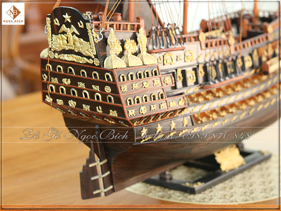 Phần đuôi thuyền Mô hình Thuyền buồm phong thủy gỗ mun 80cm để bàn làm việc