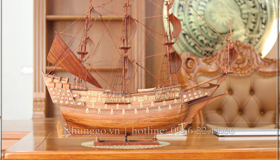 Mẫu thuyền buồm phong thủy gỗ tự nhiên bán chạy nhất hiện nay được làm bằng chất liệu gỗ hương