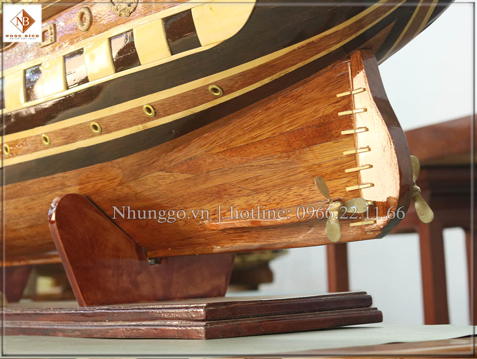 Thuyền buồm gỗ phong thủy loại to có phần thân làm bằng gõ tràm tự nhiên bền đẹp