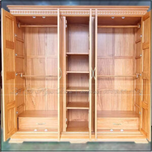 Khoang nội thất bên trong của Tủ Áo 4 cánh hiện đại. Với nhiều ngăn chứa đồ và ngăn kéo để đồ quý