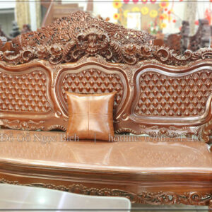 Đoản ghế của bộ Louis hoàng gia gỗ hương tạo được chỗ tựa lưng thoải mái cho người ngồi.